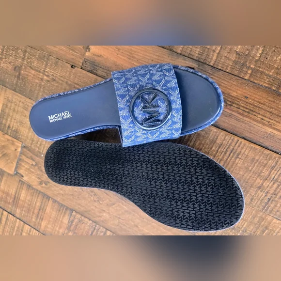 Michael Kors Wedge Sandal NEW Condition - Picture 4 of 5